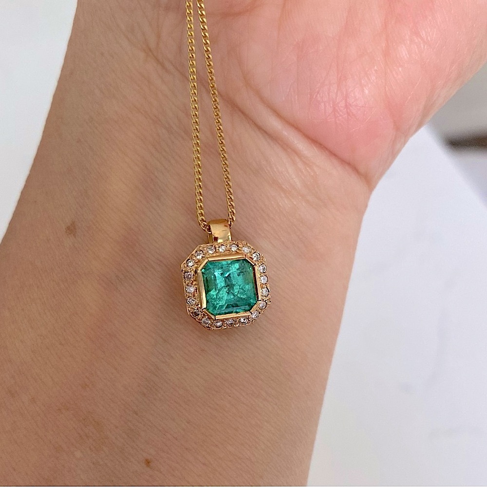 Elegant Gold Necklace with Real Colombian Emerald Gemstone Pendant